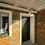 Crown Luxurious Residences, וילה קיתנוס