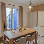 Crown Luxurious Residences, * קיתנוס