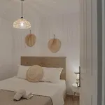 Crown Luxurious Residences, * קיתנוס