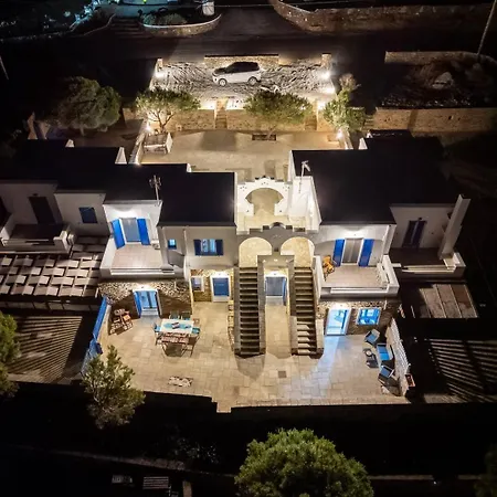 Crown Luxurious Residences, Китнос