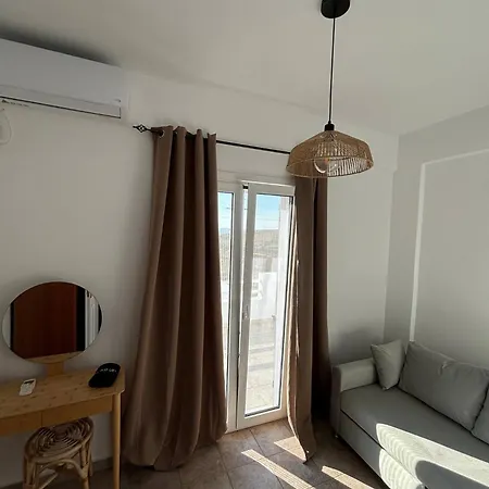Crown Luxurious Residences, Kithnos