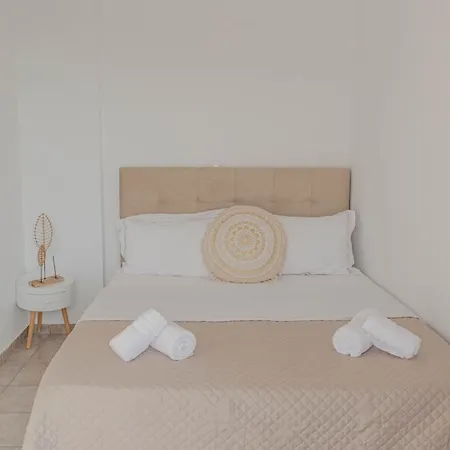 Вилла Crown Luxurious Residences, Китнос