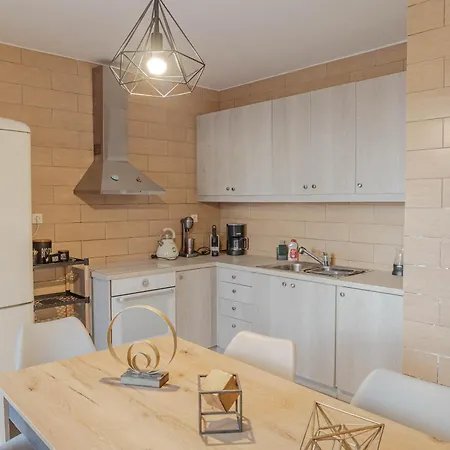 Вилла Crown Luxurious Residences, *