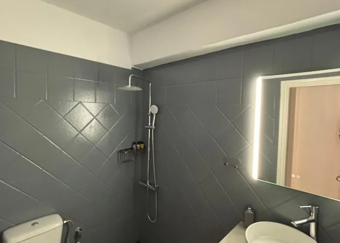 Crown Luxurious Residences, Kythnos