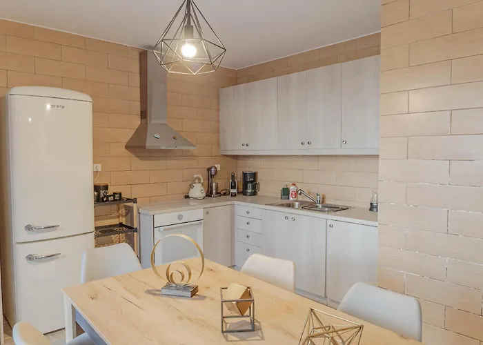 Villa Crown Luxurious Residences, *